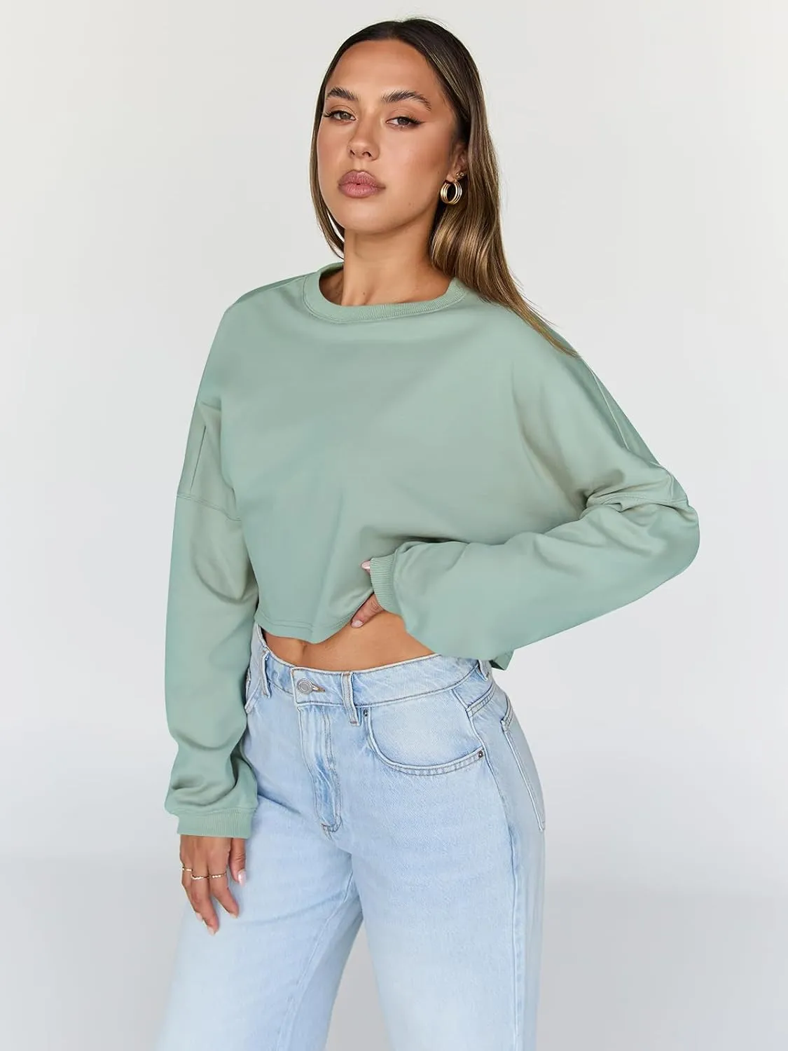 Trendy Queen Cropped Sweatshirts for Women Oversized Crewneck Sweaters Long Sleeve Tops Fall Winter Clothes 2025